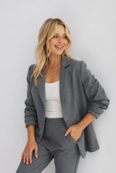 MARYNARKA NANCY SZARY MELANŻ XS - Flawless. Szare marynarki i żakiety damskie Flawless, bez wzorów, biznesowe, bez kołnierzyka, bez ramiączek. Za 520.00 zł.