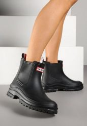 Czarne Kalosze Ozdobione Tłoczeniem Silio. Czarne kalosze damskie Renee, bez wzorów, bez zapięcia. Za 69.99 zł.