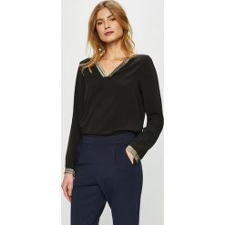Only - Bluzka. Czarne bluzki damskie ONLY, bez wzorów, z materiału, bez kołnierzyka, bez ramiączek. W wyprzedaży za 49.90 zł.