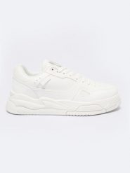 Sneakersy damskie sportowe białe NN274667 101. Białe obuwie sportowe damskie BIG STAR, bez wzorów, z jeansu, bez zapięcia, trekkingowe. Za 159.99 zł.
