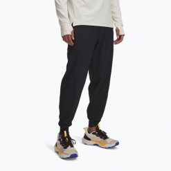 Spodnie do biegania męskie Under Armour Trail Run. Czarne spodnie sportowe męskie Under Armour, m, bez wzorów, do biegania. Za 509.10 zł.