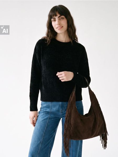 Sweter oversize - czarny. Czarne swetry nierozpinane damskie Sinsay, l, bez wzorów, bez kołnierzyka, bez ramiączek. Za 49.99 zł.