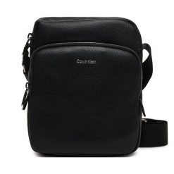 Saszetka Calvin Klein. Czarne torby na ramię męskie Calvin Klein, małe. Za 409.99 zł.