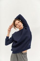 Bluza do jogi Moonholi Cozy AF Oversize Sweatshirt z bawełnianej dzianiny. Niebieskie bluzy damskie MOONHOLI, na lato, m, bez wzorów, z bawełny, bez ramiączek, bez kaptura. Za 329.00 zł.