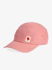 Czapka z daszkiem Fjallraven High Coast Wind Cap. Czerwone czapki damskie Fjällräven, bez wzorów, z materiału, eleganckie. Za 221.75 zł.
