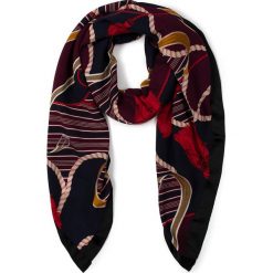 Chusta MARCIANO GUESS - 94G931 9234Z P70L. Fioletowe szaliki męskie Marciano Guess, z aplikacjami, z materiału. W wyprzedaży za 299.00 zł.