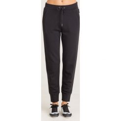 SPODNIE DRESOWE Armani Exchange. Czarne spodnie dresowe damskie Armani Exchange, bez wzorów. Za 251.00 zł.