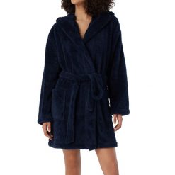 Szlafrok Teddy Fleece. Czerwone szlafroki damskie Schiesser, s, bez wzorów, z polaru, bez ramiączek, z kapturem. Za 429.00 zł.