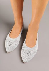 Srebrne Balerinki z Noskiem Typu Migdałek Zdobione Perforacją Natiela. Szare balerinki damskie Renee, z aplikacjami, z jeansu, eleganckie, bez obcasa, bez zapięcia. Za 39.99 zł.