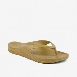 Damskie klapki Coqui. Czarne klapki damskie Coqui, bez wzorów, bez obcasa, bez zapięcia. Za 133.99 zł.