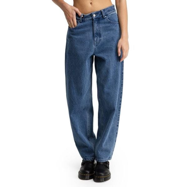 Damskie dżinsy barrel z wysokim stanem Lifestyle Siroko Voyager-W Blue. Niebieskie jeansy damskie SIROKO, bez wzorów, z bawełny, klasyczne, z podwyższonym stanem. Za 253.00 zł.