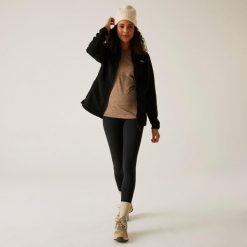 Bluza damska z kapturem Elinn. Czarne bluzy damskie Regatta, bez wzorów, z polaru, sportowe, bez ramiączek, z kapturem. W wyprzedaży za 257.00 zł.