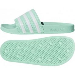 Zielone Klapki adidas Originals Adilette W CG6538. Zielone klapki damskie Adidas, bez wzorów, z gumy, sportowe, bez obcasa, bez zapięcia. W wyprzedaży za 249.00 zł.