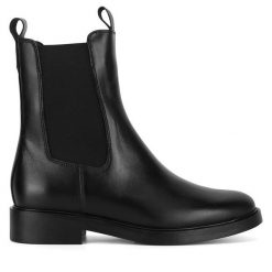 Botki Gino Rossi. Czarne botki damskie Gino Rossi, bez wzorów, bez obcasa, na płaskiej podeszwie, bez zapięcia. Za 299.99 zł.