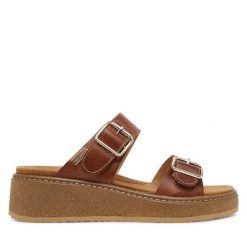 Klapki Pikolinos. Brązowe klapki damskie Pikolinos, bez wzorów, bez obcasa, bez zapięcia. Za 369.99 zł.