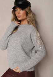 Jasnoszary Sweter z Przezroczystymi Wstawkami z Cyrkoniami Perełkami i Cekinami z Wełną Tiarinae. Szare swetry nierozpinane damskie Renee, bez wzorów, z jeansu, biznesowe, bez kołnierzyka, bez ramiączek. Za 159.99 zł.