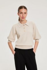 Sweter z krótkimi rękawami beżowy. Brązowe swetry nierozpinane damskie MOODO, l, bez wzorów, z poliamidu, bez kołnierzyka, bez ramiączek. Za 109.99 zł.