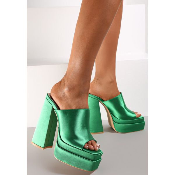 Zielone Klapki Lolpey. Zielone klapki damskie Renee, bez wzorów, z satyny, eleganckie, bez obcasa, na obcasie, bez zapięcia. Za 54.99 zł.