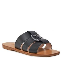 Klapki Liu Jo. Czarne klapki damskie Liu Jo, bez wzorów, bez obcasa, bez zapięcia. Za 559.99 zł.