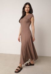 Brązowa Rozkloszowana Bawełniana Sukienka Dzianinowa Mahanaim. Brązowe sukienki damskie Born2be, do pracy, l, w ażurowe wzory, z bawełny, biznesowe, bez kołnierzyka, bez ramiączek, maxi, proste. Za 169.99 zł.