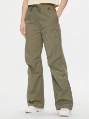 Calvin Klein Jeans Spodnie materiałowe Parachute Pant J20J222609 Khaki Regular Fit. Brązowe spodnie materiałowe damskie Calvin Klein Jeans, bez wzorów, z jeansu. Za 409.99 zł.