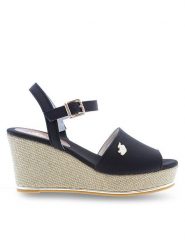 U.S. Polo Assn. Sandały Alyss ALYSSA012 Czarny. Czarne sandały damskie U.S. Polo Assn., bez wzorów, z materiału, bez obcasa, na koturnie, bez zapięcia. W wyprzedaży za 279.99 zł.