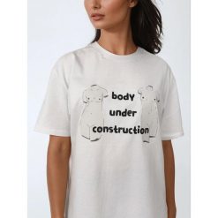 Biały T-shirt Damski - Body Under Construction BeShaped. Białe t-shirty damskie BESHAPED, bez wzorów, z bawełny, sportowe, bez kołnierzyka, bez ramiączek. W wyprzedaży za 169.15 zł.