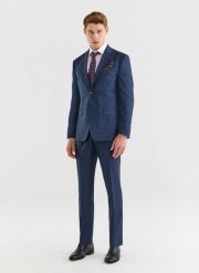 PAKO LORENTE – Granatowe spodnie garniturowe w delikatną niebieską kratkę. Niebieskie eleganckie spodnie męskie Pako Lorente, bez wzorów, z lycry. Za 499.99 zł.