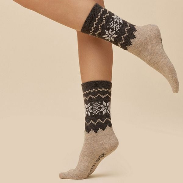 Wełniane skarpetki damskie Gabriella 1210 wzór skandynawski. Brązowe skarpetki damskie Gabriella, bez wzorów, z bawełny. Za 37.90 zł.