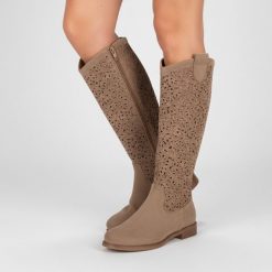 Kozaki damskie S.Barski, cholewka z materiału zamykane na suwak fason w stylu boho płaski obcas, brązowe, HY61-8023. Brązowe kozaki damskie S.BARSKI, na zimę, w ażurowe wzory, bez obcasa, na obcasie, bez zapięcia. Za 209.00 zł.