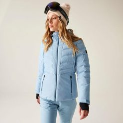 Kurtka narciarska damska z membraną Gliding wodoodporna Dare 2b. Niebieskie kurtki sportowe damskie Dare 2B, bez wzorów, z tkaniny, bez ramiączek, bez kaptura, narciarskie. Za 612.75 zł.
