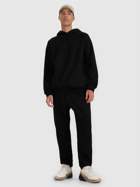 4F Spodnie dresowe męskie - czarne M. Czarne spodnie sportowe męskie 4F, m, bez wzorów, z dresówki. Za 149.99 zł.