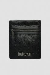 JUST CAVALLI Czarna logowana męska saszetka JC Metal Lettering - Style 4. Czarne saszetki i nerki męskie Just Cavalli, ze skóry ekologicznej, na ramię. W wyprzedaży za 499.99 zł.