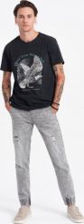 Ombre Spodnie męskie JOGGERY jeansowe z przetarciami - jasnoszare V4 OM-PADJ-0150 XL. Szare spodnie sportowe męskie Ombre, m, bez wzorów, z jeansu. Za 99.99 zł.
