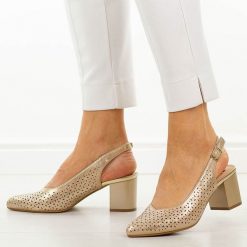 Złote ażurowe czółenka damskie M.Daszyński 2263A-7. Żółte czółenka damskie M.Daszyński, na lato, w ażurowe wzory, ze skóry, casualowe, bez obcasa, na słupku, bez zapięcia. Za 169.00 zł.