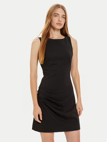Guess Sukienka koktajlowa Lena W4BK14 KBJP2 Czarny Slim Fit. Czarne sukienki damskie Guess, xl, z aplikacjami, ze lnu, wizytowe, bez kołnierzyka, bez ramiączek. Za 269.99 zł.