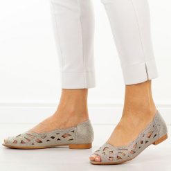 Złote ażurowe baleriny damskie z odkrytymi palcami M.Daszyński Sa136-8. Żółte balerinki damskie M.Daszyński, na lato, w ażurowe wzory, ze skóry, eleganckie, z otwartym noskiem, bez obcasa, na płaskiej podeszwie, bez zapięcia. Za 179.00 zł.