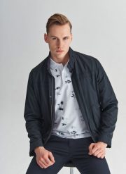 PAKO LORENTE – Kurtka P22SF-5X-002-G-0. Kurtki męskie Pako Lorente, na wiosnę, m, bez wzorów, z poliesteru, klasyczne, bez kaptura. Za 299.99 zł.