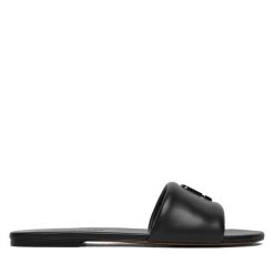 Klapki Marc Jacobs. Czarne klapki damskie Marc Jacobs, bez wzorów, bez obcasa, bez zapięcia. Za 799.99 zł.
