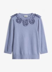 Sweter z rękawami balonowymi. Niebieskie swetry nierozpinane damskie bonprix, z aplikacjami, bez kołnierzyka, bez ramiączek. Za 134.99 zł.