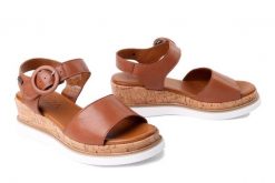 PIAZZA 910319-21 cognac, sandały damskie. Brązowe sandały damskie Piazza, bez wzorów, bez obcasa, bez zapięcia. Za 254.92 zł.