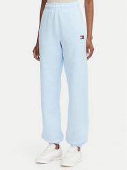 Tommy Jeans Spodnie dresowe DW0DW22780 Niebieski jasny Regular Fit. Niebieskie spodnie dresowe damskie Tommy Jeans, bez wzorów, z bawełny. Za 329.99 zł.