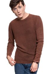MĘSKI SWETER MUSTANG Emil C Waffle ANDORRA 1008709 3232. Brązowe swetry męskie Mustang, m, bez wzorów, bez kołnierzyka, bez ramiączek. W wyprzedaży za 69.99 zł.