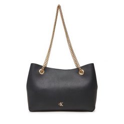 Torebka Calvin Klein. Czarne torebki do ręki damskie Calvin Klein, bez wzorów, bez dodatków. Za 369.99 zł.