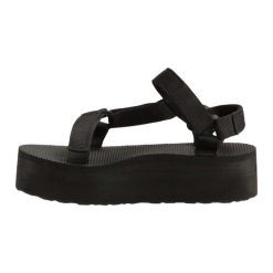 Sandały Teva Model W Flatform Univers Kolor Czarny. Czarne sandały damskie Teva, bez wzorów, z materiału, bez obcasa, bez zapięcia. W wyprzedaży za 265.05 zł.