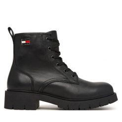 Trapery Tommy Jeans. Czarne trapery damskie Tommy Jeans, z jeansu, bez zapięcia. Za 649.99 zł.