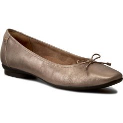 Półbuty CLARKS - Candra Light 261202194 Champagne. Żółte półbuty damskie Clarks, bez wzorów, z nubiku, bez obcasa, na obcasie, bez zapięcia. W wyprzedaży za 199.00 zł.