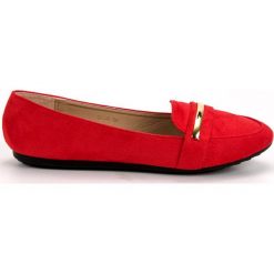 Zamszowe Czerwone Lordsy. Czerwone balerinki damskie ButyModne, bez wzorów, z zamszu, eleganckie, bez obcasa, bez zapięcia. W wyprzedaży za 69.00 zł.