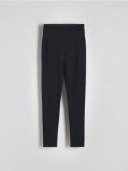 Legginsy z wiskozą - czarny. Czarne legginsy damskie Reserved, bez wzorów, z dzianiny. W wyprzedaży za 39.99 zł.