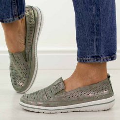 Zielone ażurowe skórzane półbuty damskie Jezzi 5364. Zielone półbuty damskie Jezzi, na jesień, w ażurowe wzory, z jeansu, casualowe, z okrągłym noskiem, bez obcasa, na płaskiej podeszwie, bez zapięcia. Za 199.00 zł.